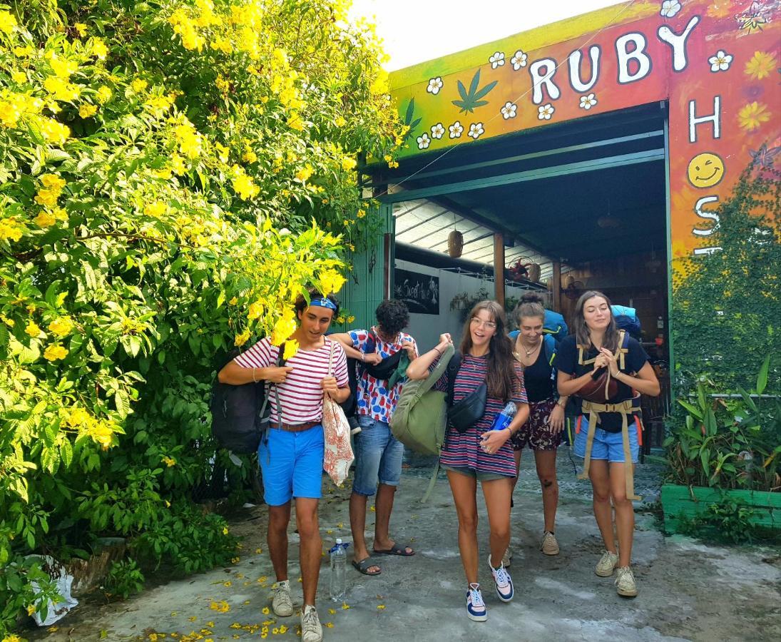 Ruby Phu Quoc Hostel Exterior photo